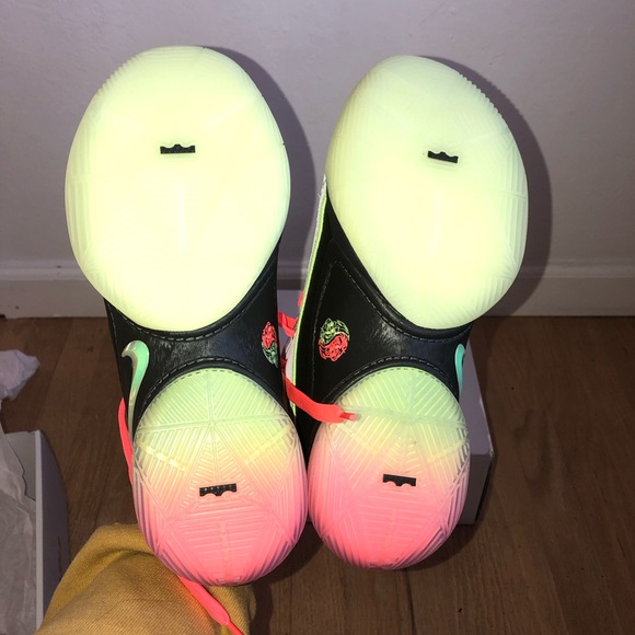 LeBron XXII "Crown Jewel" Basketball Shoes white/volt glow-medium ash  women’s 8 - Picture 7 of 8